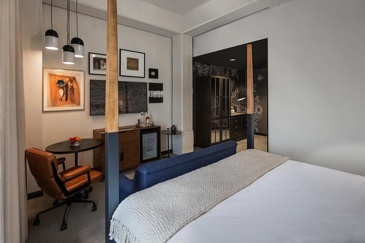 Crossroads Hotel Канзас-Сити Экстерьер фото
